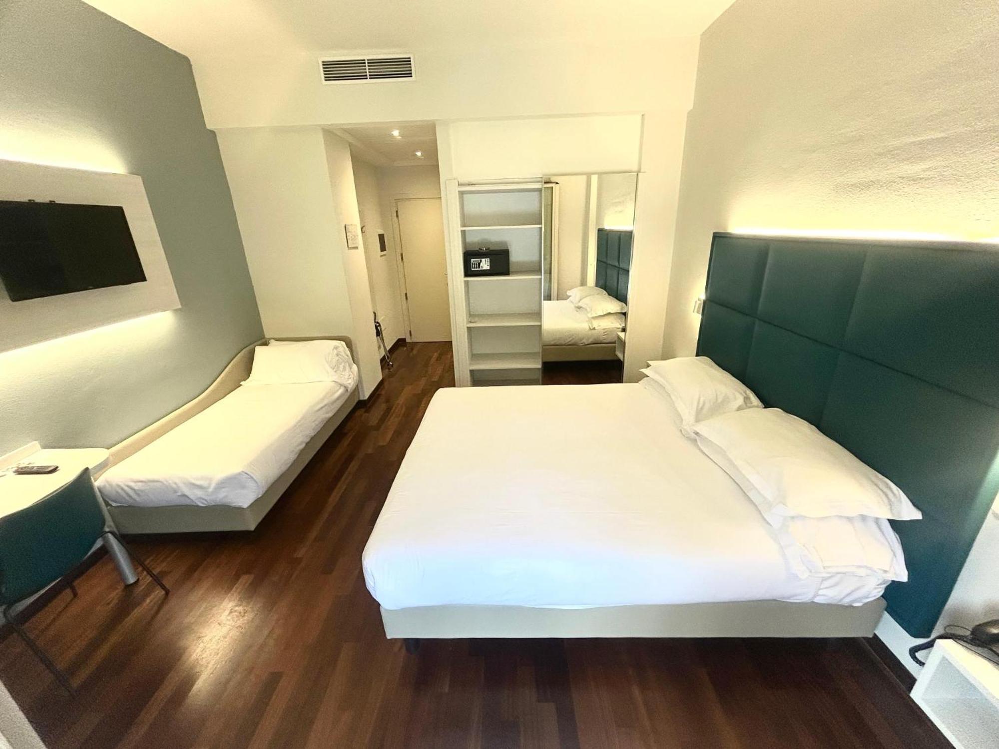 Triple Room,1746839571:JPEG