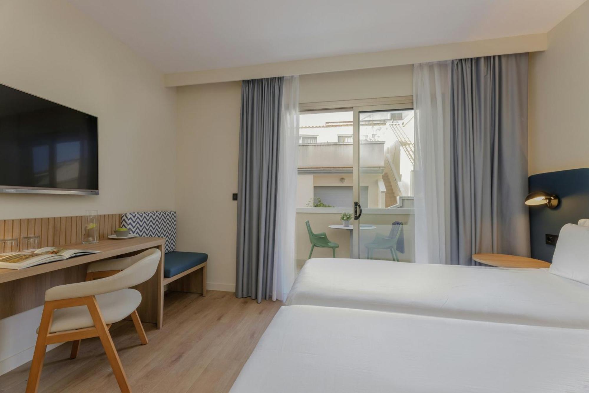Clasic Twin Room Balcony