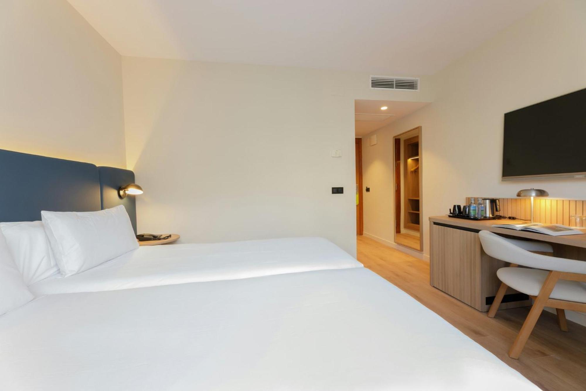 Clasic Twin Room Balcony