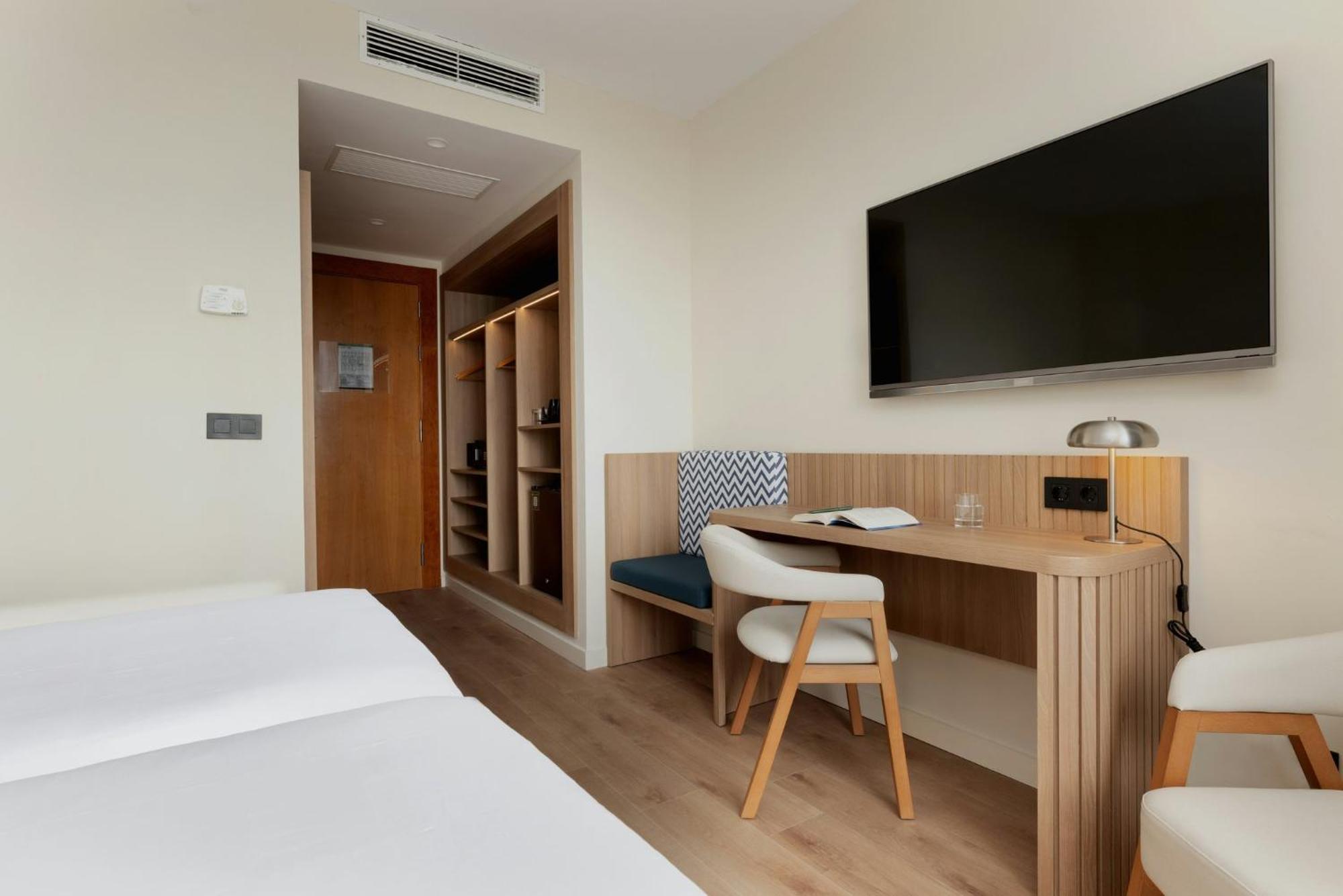 Superior Twin Room Balcony Sea View