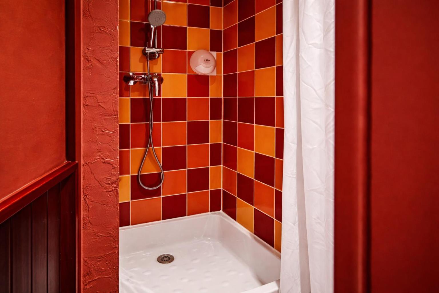 Chambre Lits Jumeaux avec Toilettes Communes