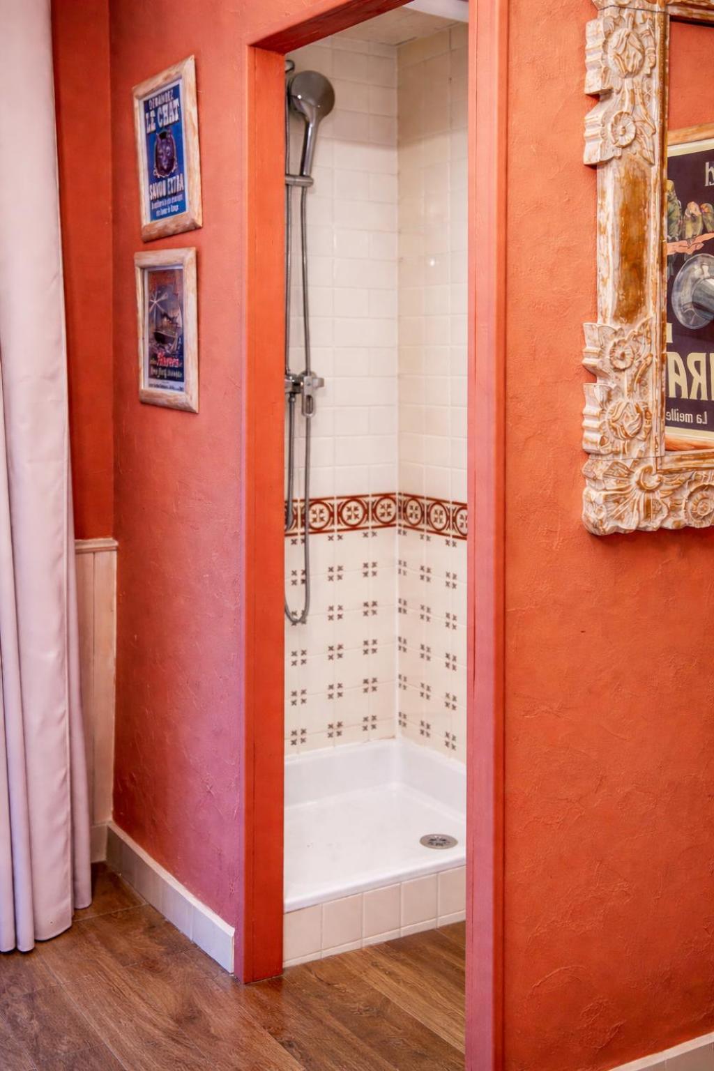 Chambre Double avec Toilettes Communes