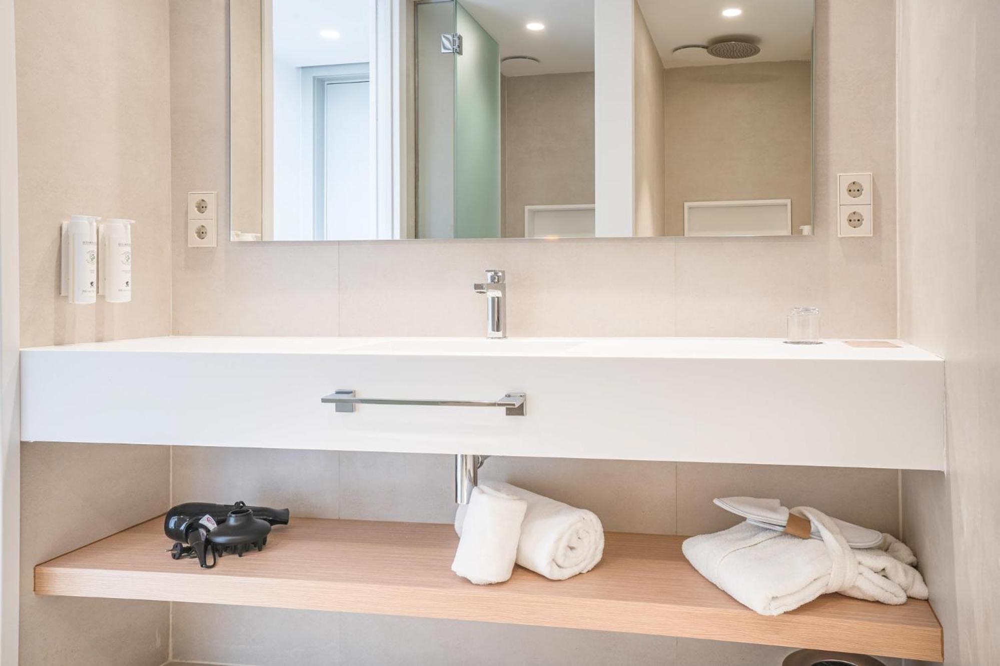 Single Room Fitness & Spa