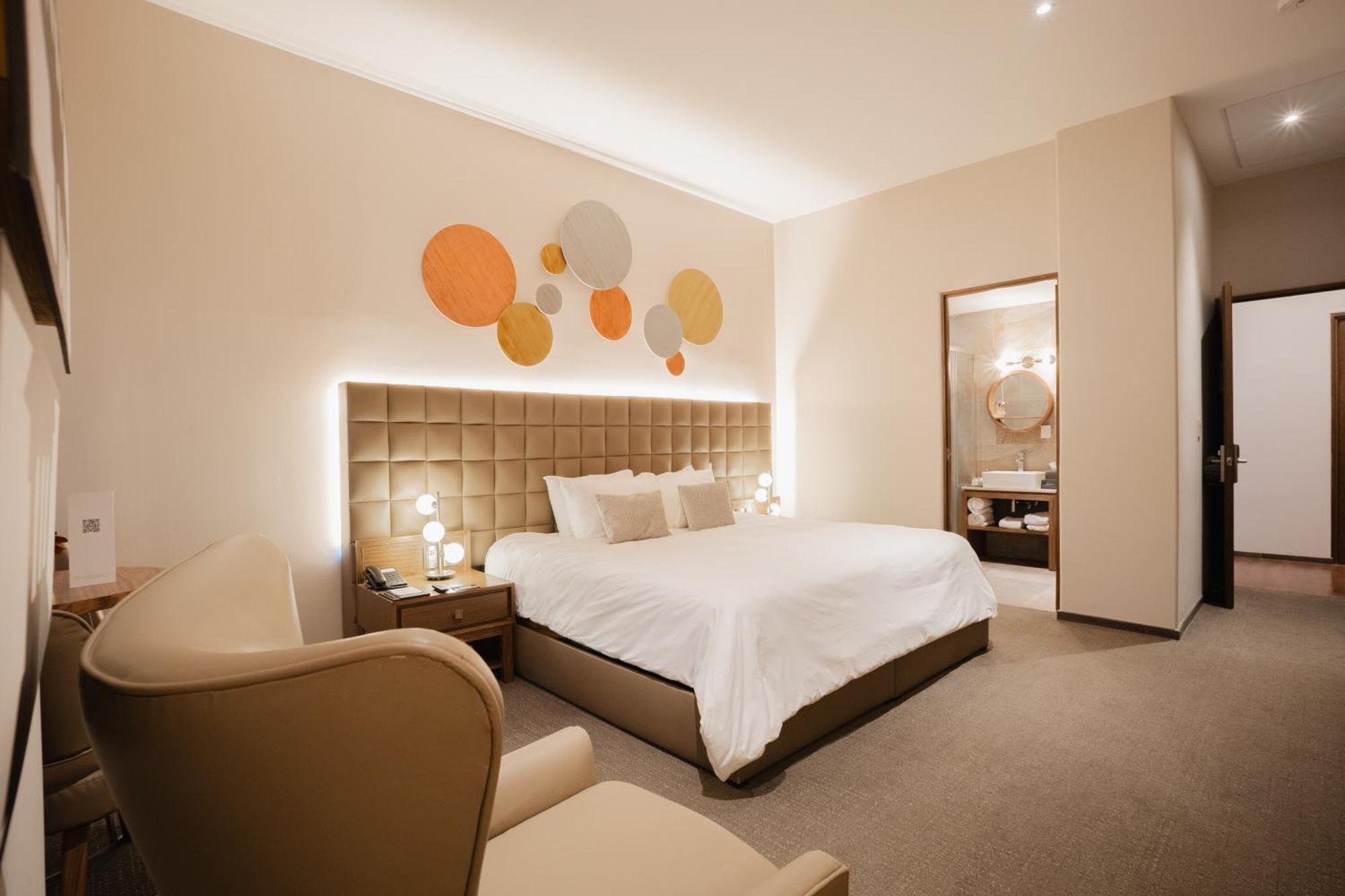 Deluxe King Suite
