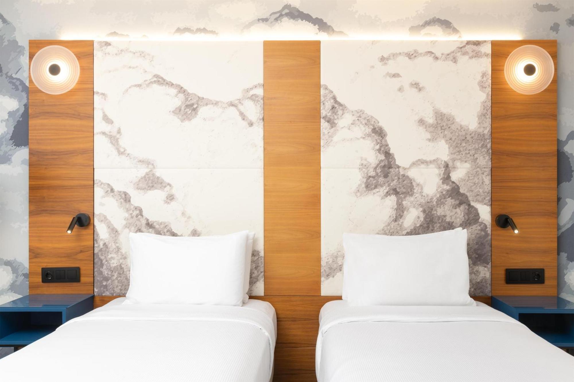 Twin Room,1758280695:JPEG