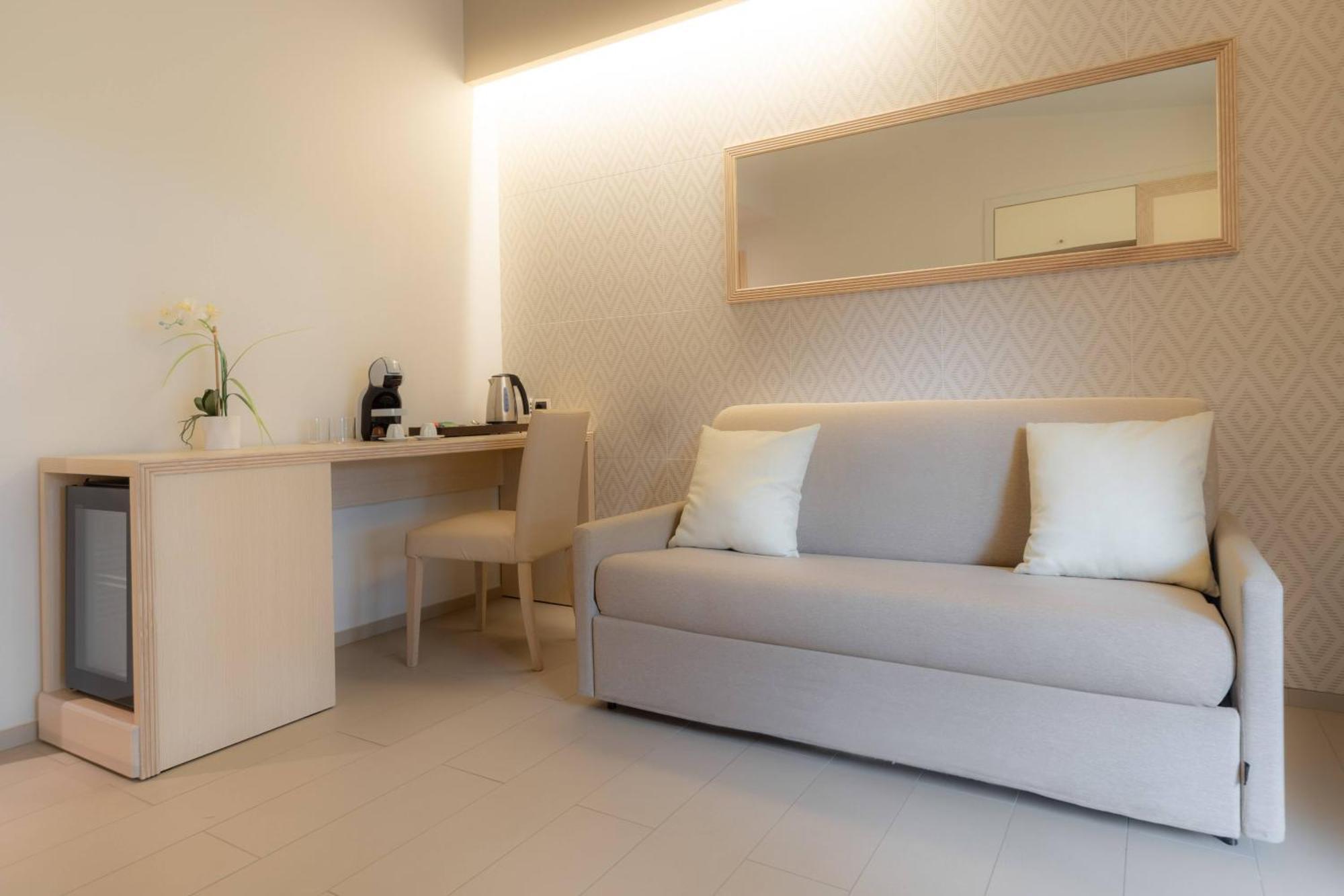 Junior Suite,1758310524:JPEG