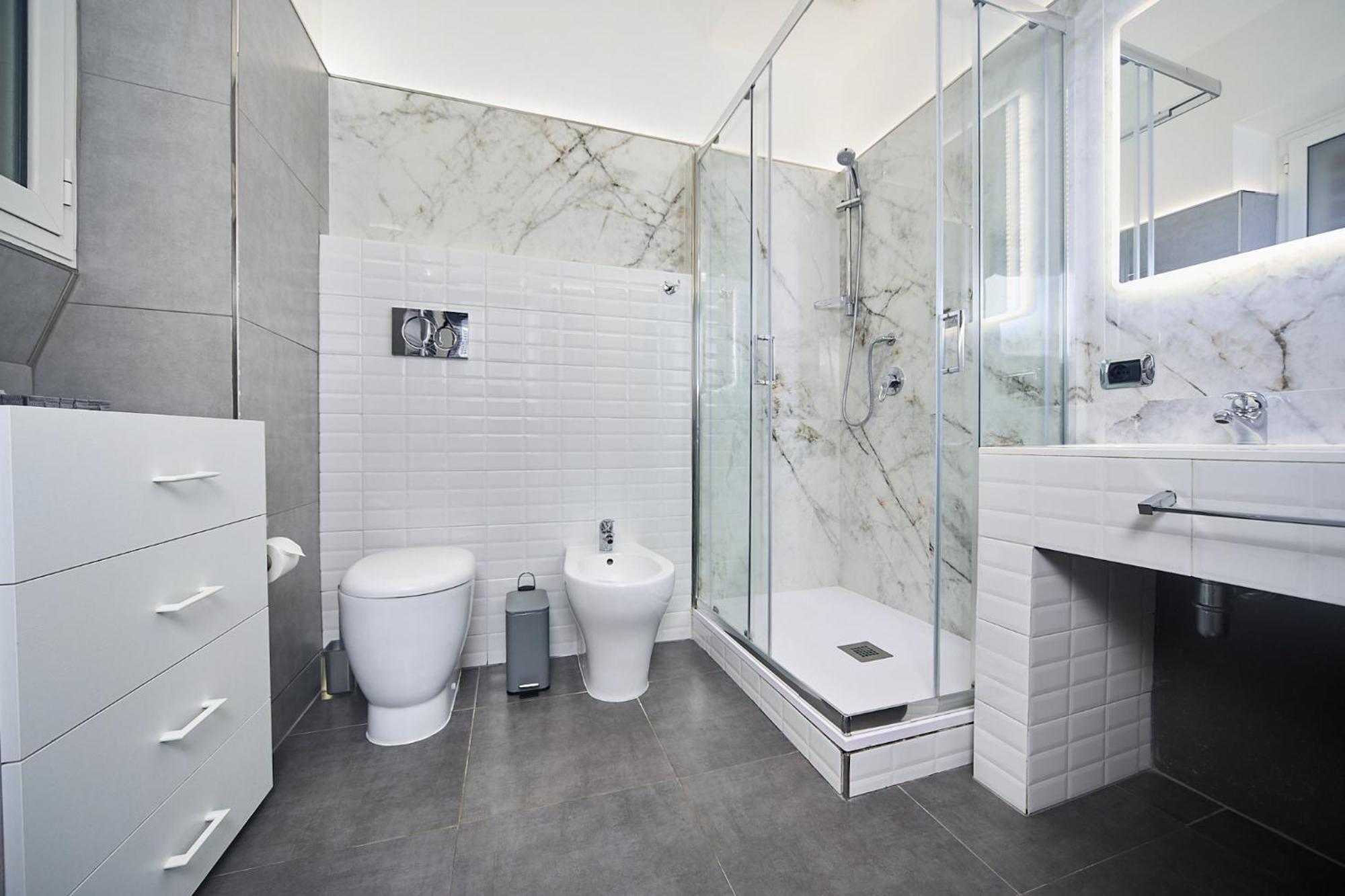 Comfort Triple Room Shower