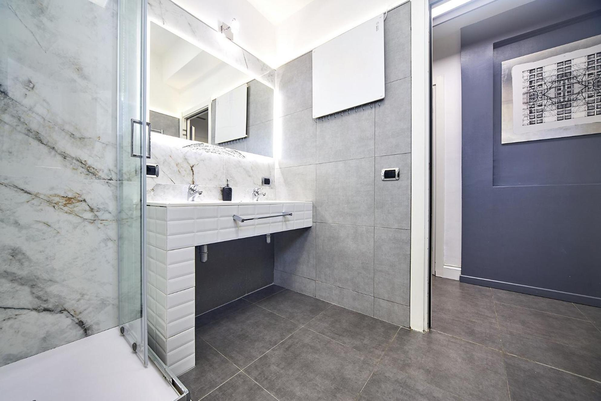Comfort Triple Room Shower