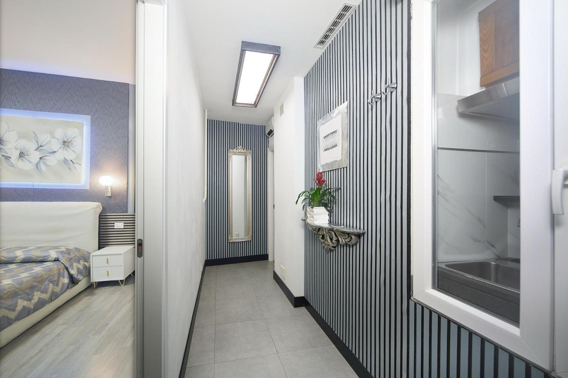 Deluxe Double Room Shower