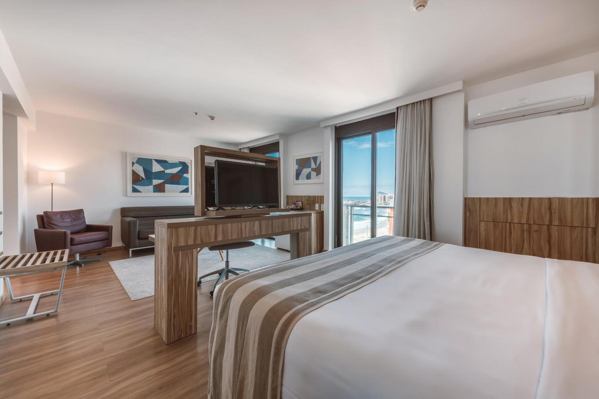 Suite Junior con vistas laterales al mar