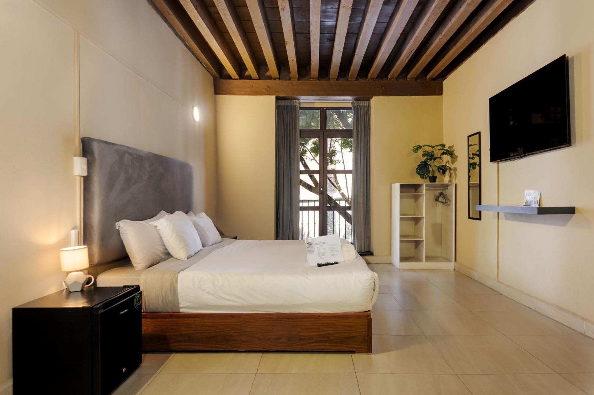 Deluxe King Suite