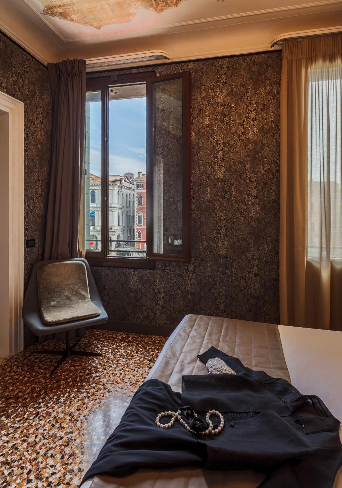 Deluxe Double Room Canal View