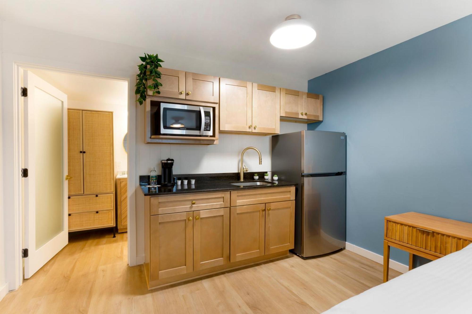 Queen Room Two Queen Beds Kitchenette Non-Smoking