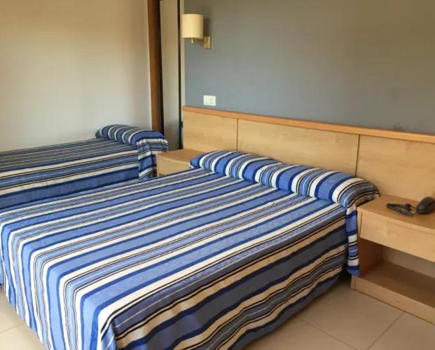 Doppel-/Zweibettzimmer mit Poolblick