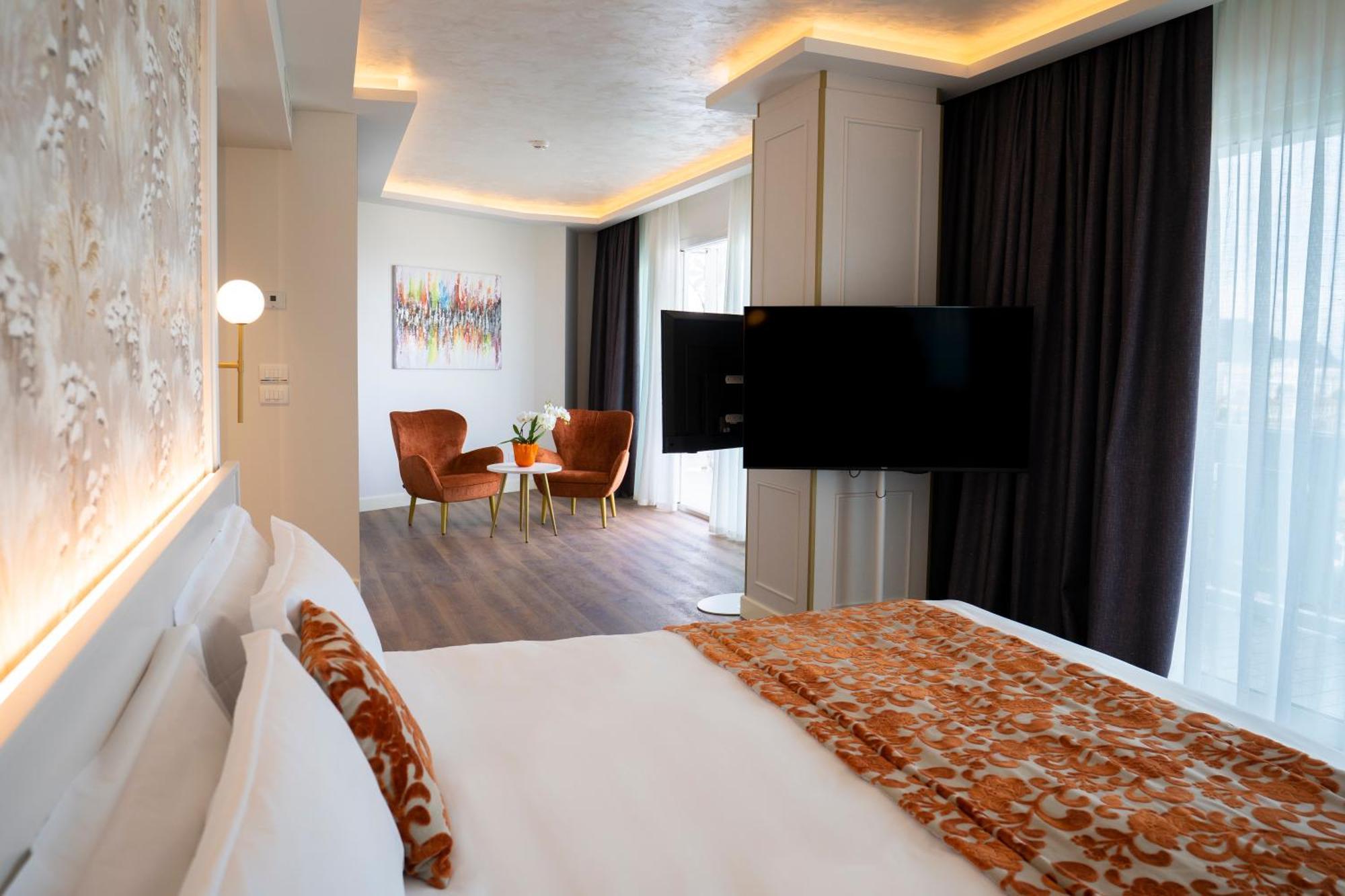 Deluxe Suite
