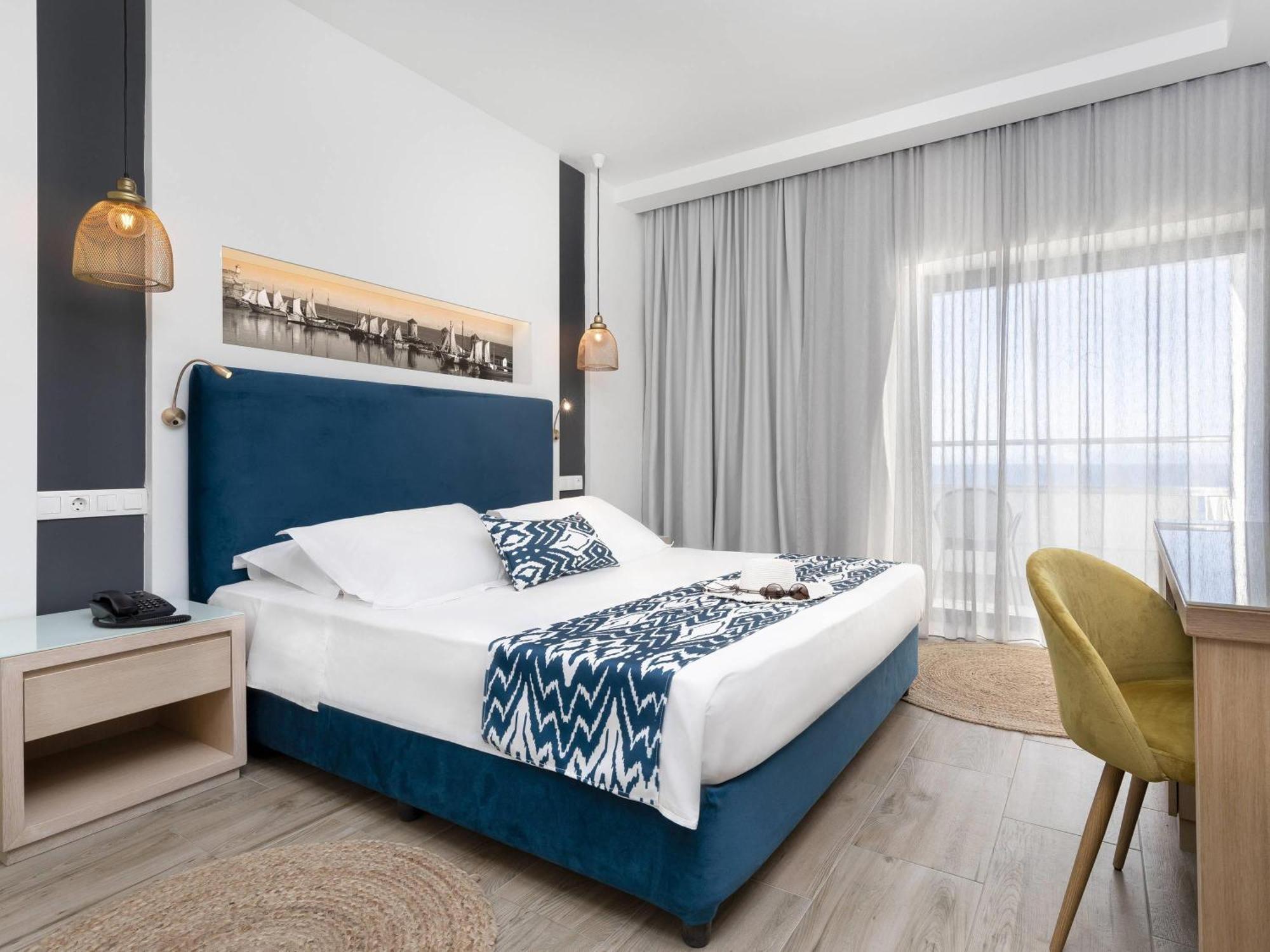 Privilege Room Kingsize bed Balcony Sea View