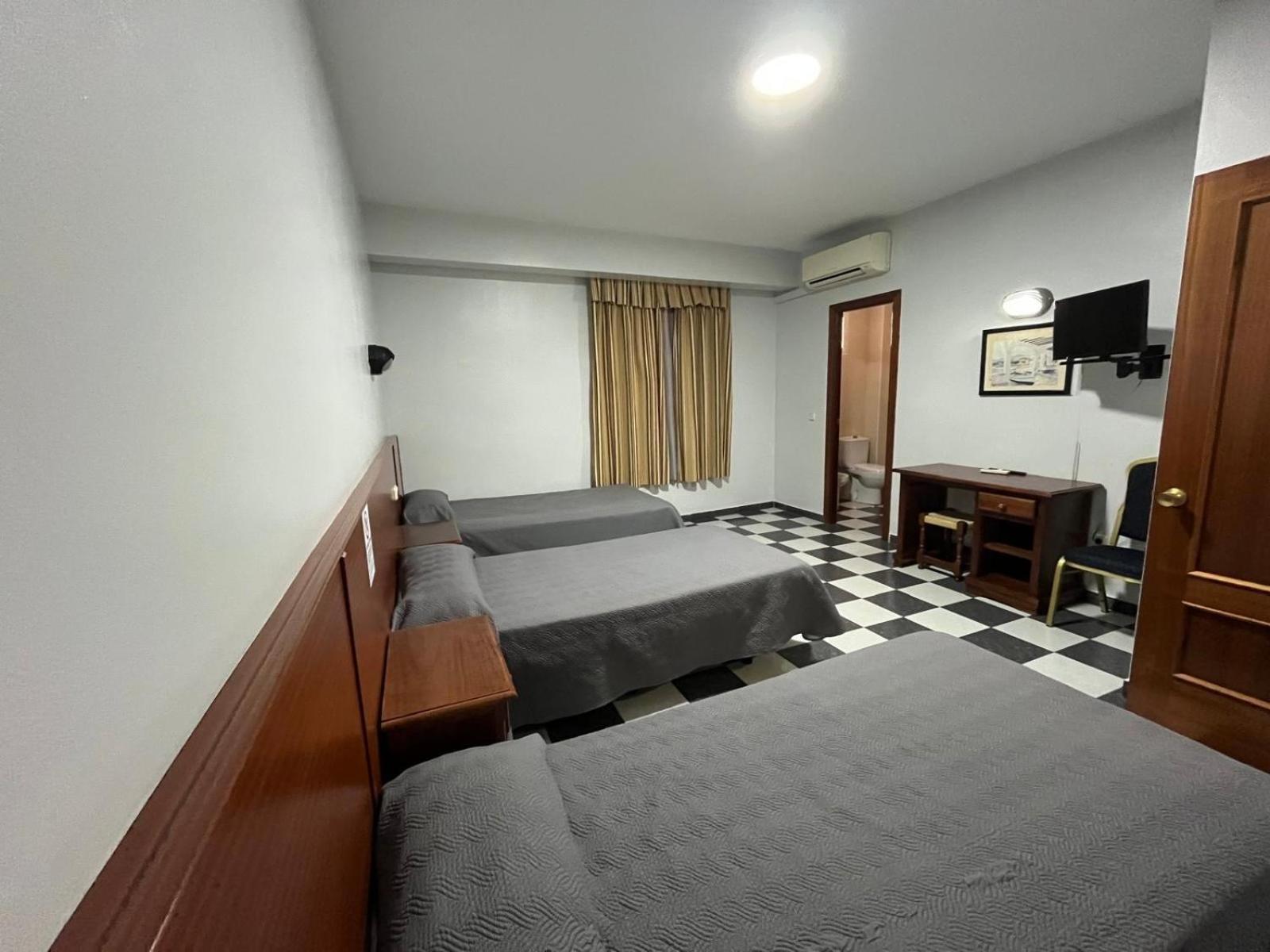 Triple Room