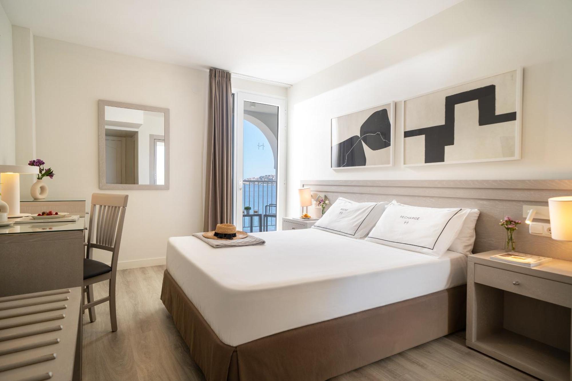 Panoramic Room front sea view
