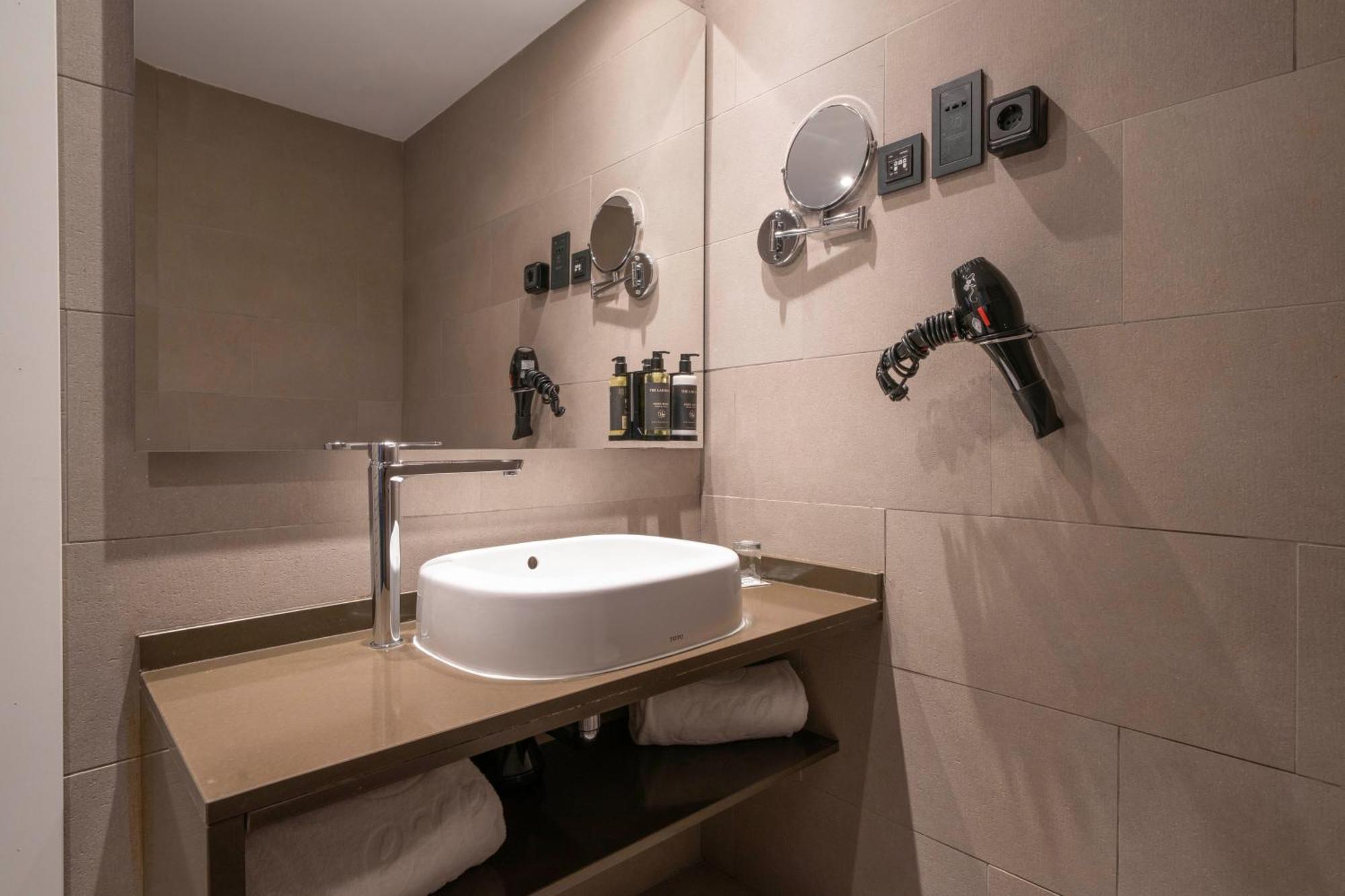 Double or Twin Room with Parking