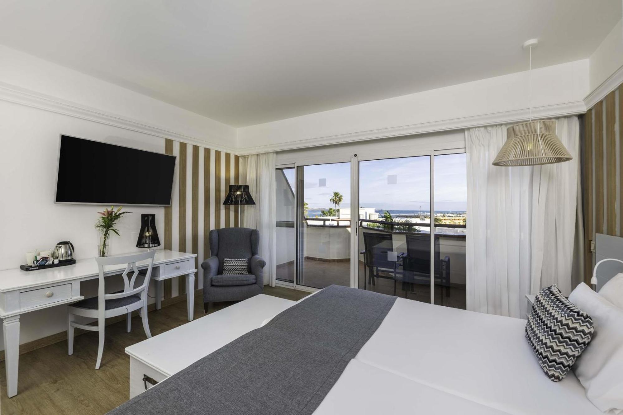 Double or Twin Room Side Sea View
