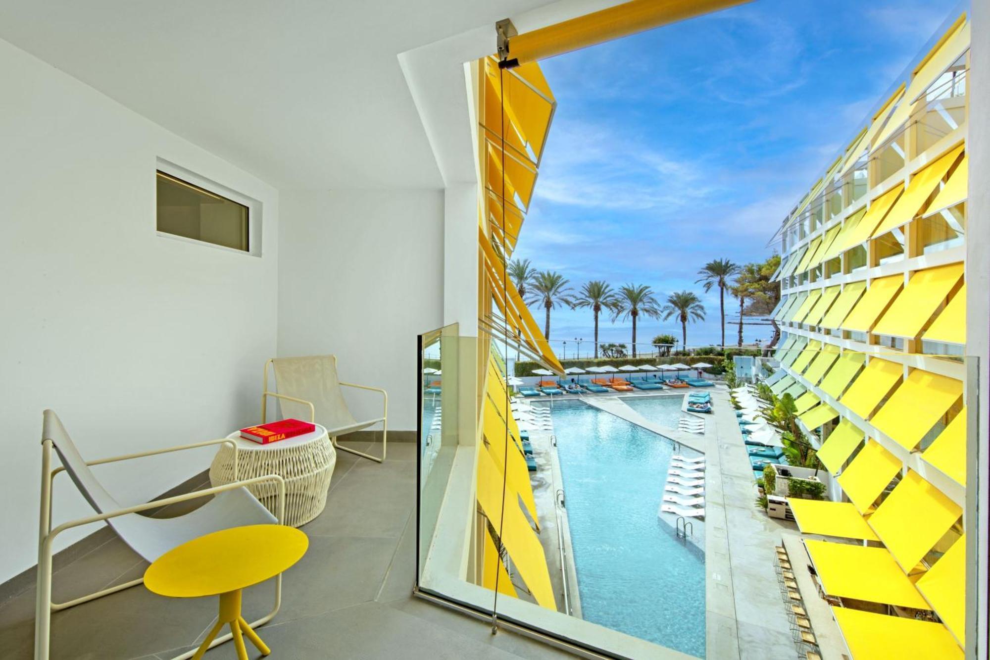 Superior King Room Sea View Balcony