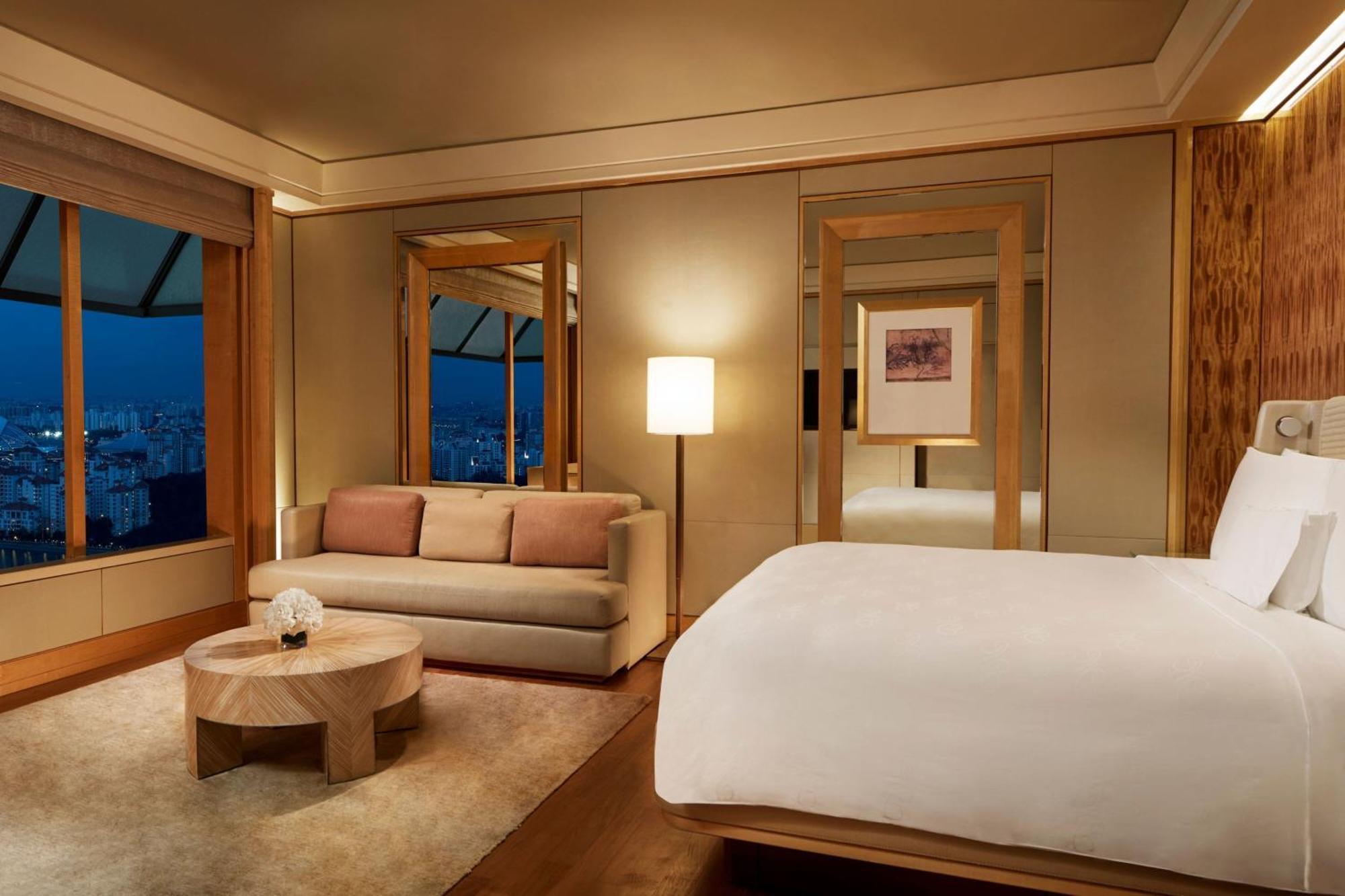 Deluxe Kallang 1 King Bed Kallang Precinct View