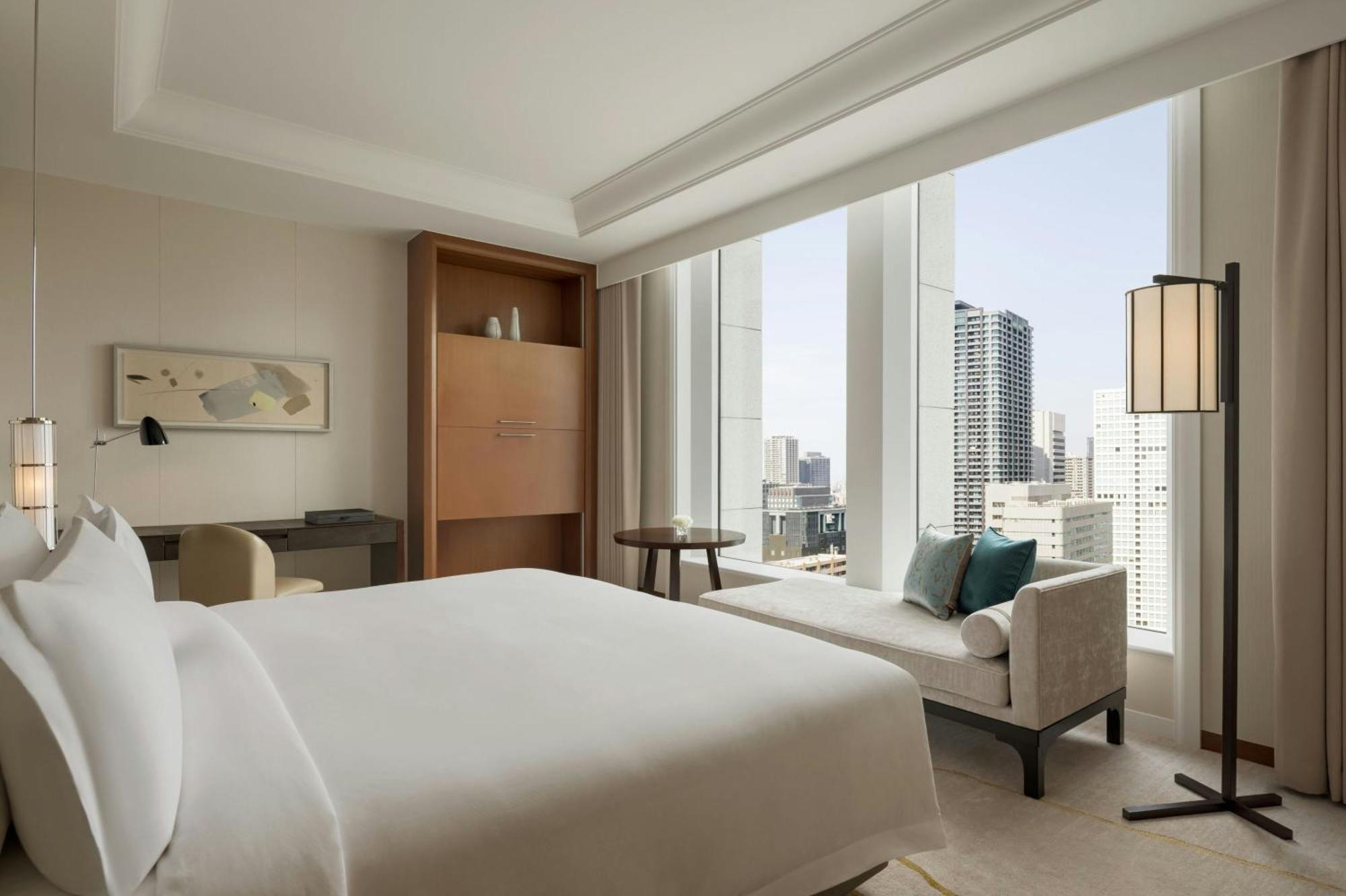 Large Astor King Room City View