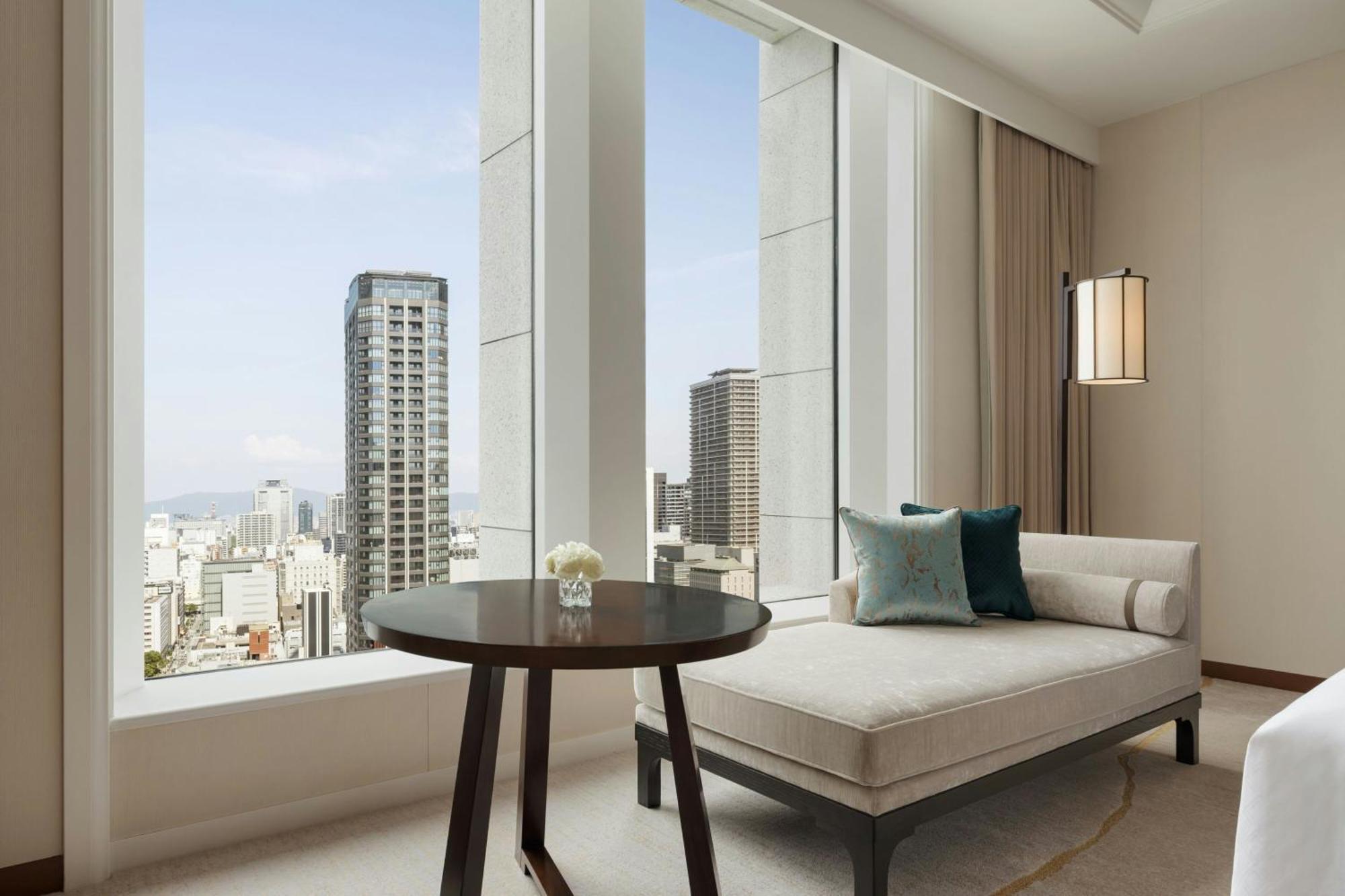 Large Astor King Room City View