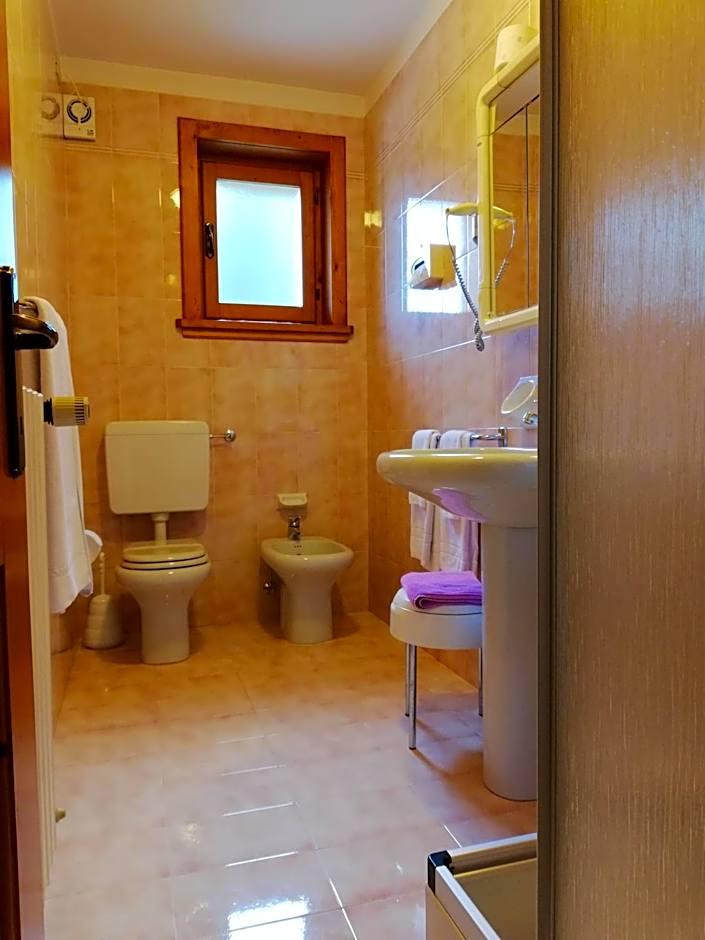 Double or Twin Room Private Bathroom