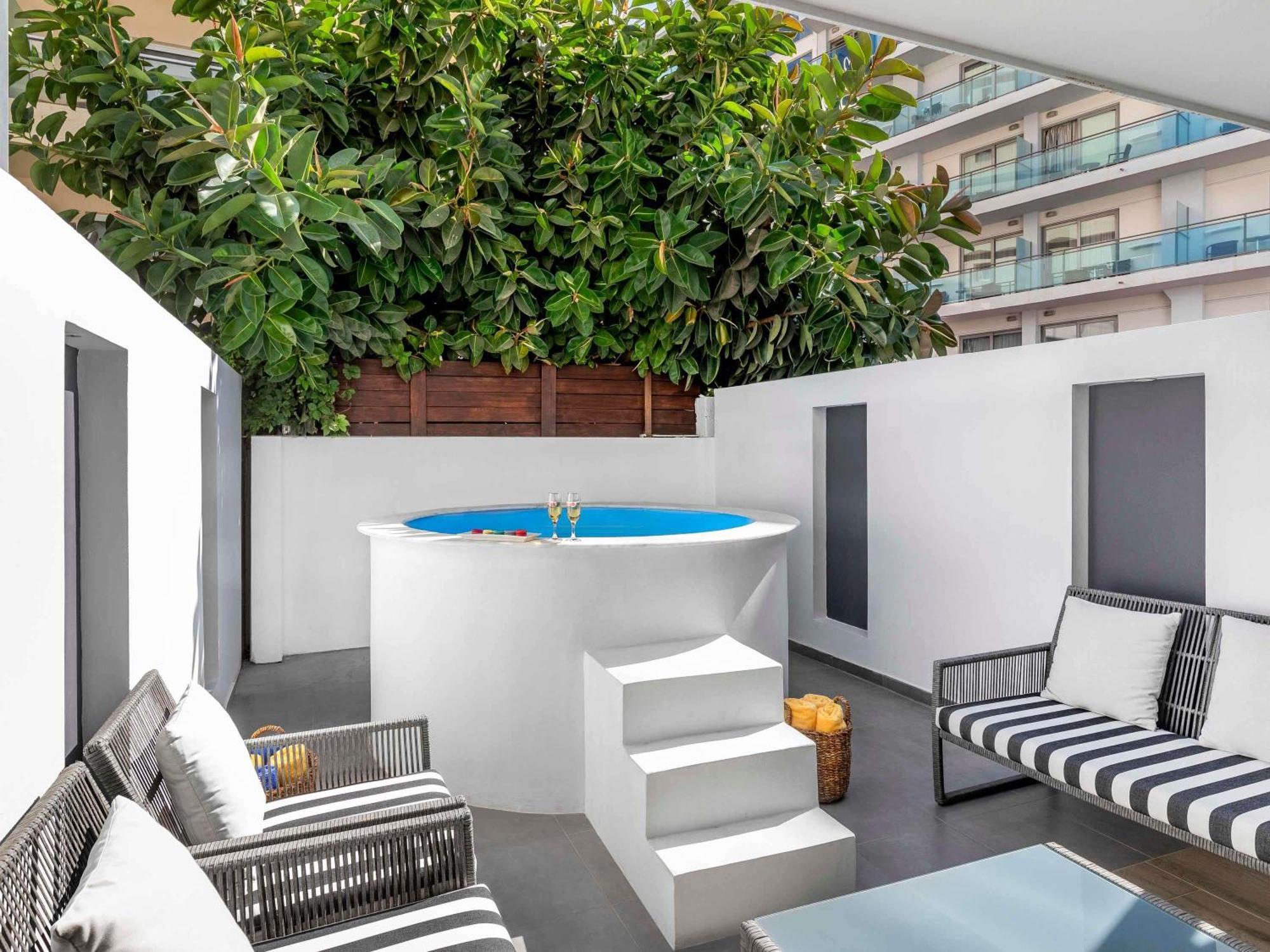 Junior Suite 1 Kingsize bed single Sofa bed terrace private pool