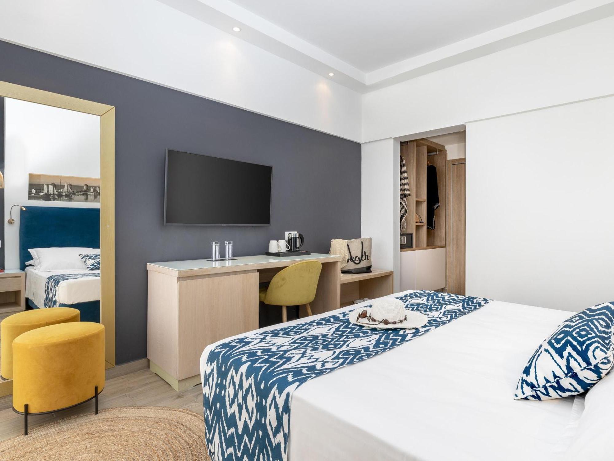 Classic Room Kingsize bed Balcony