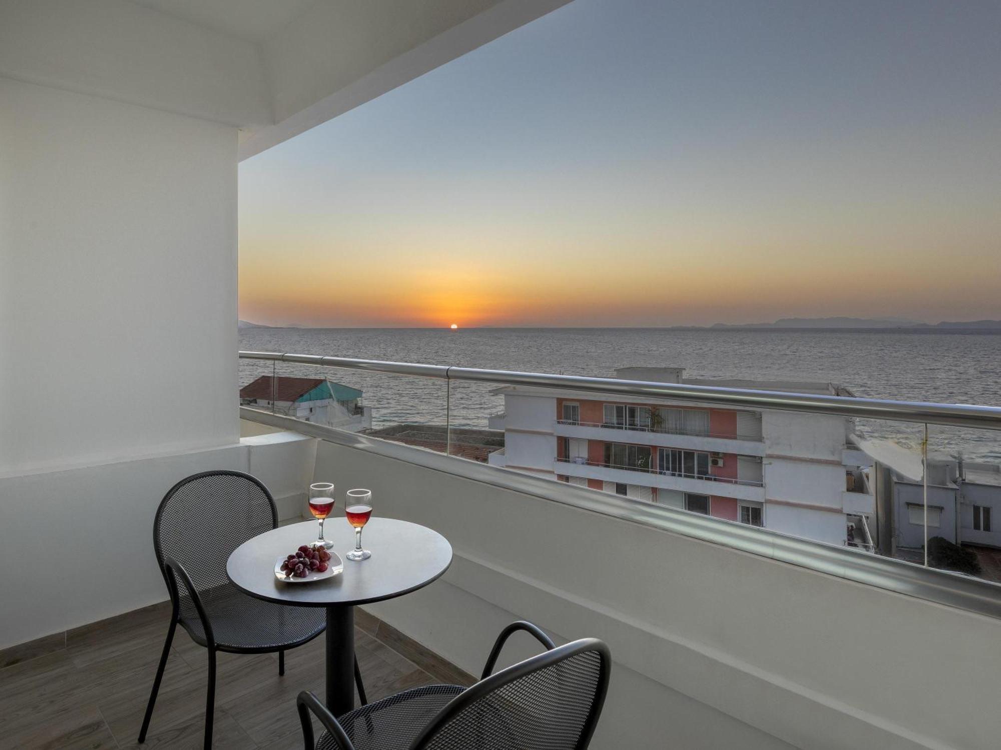 Privilege Room Kingsize bed Balcony Sea View