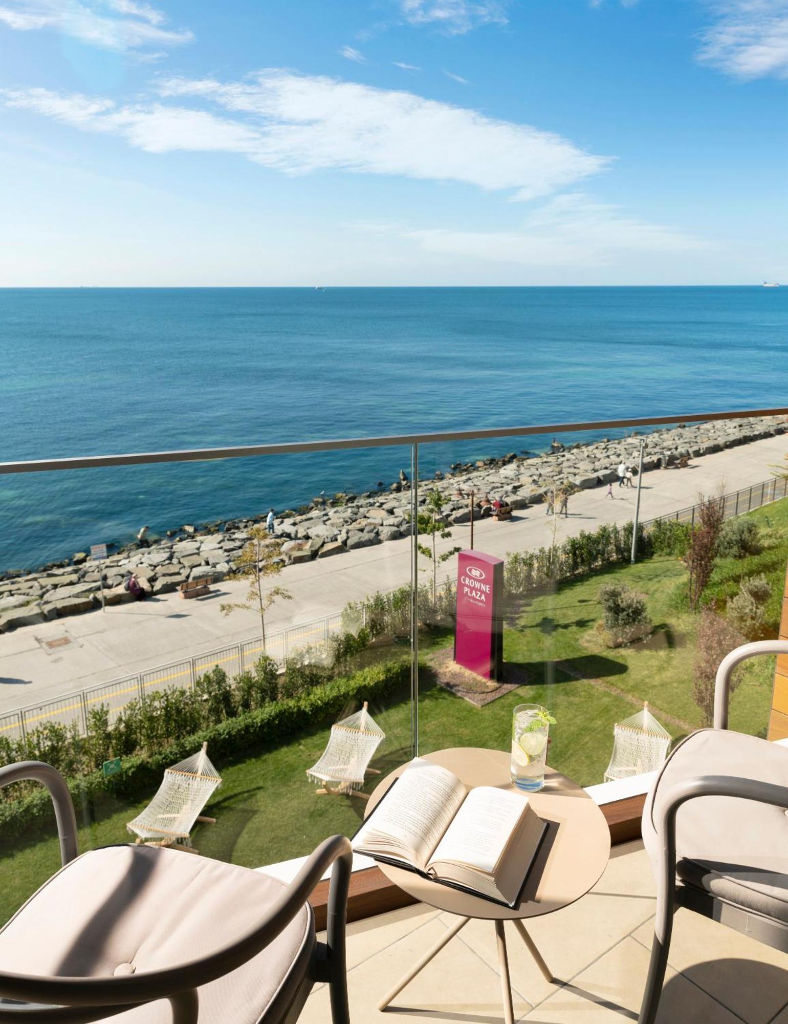1 King Bed Junior Suite Sofa Bed Sea View