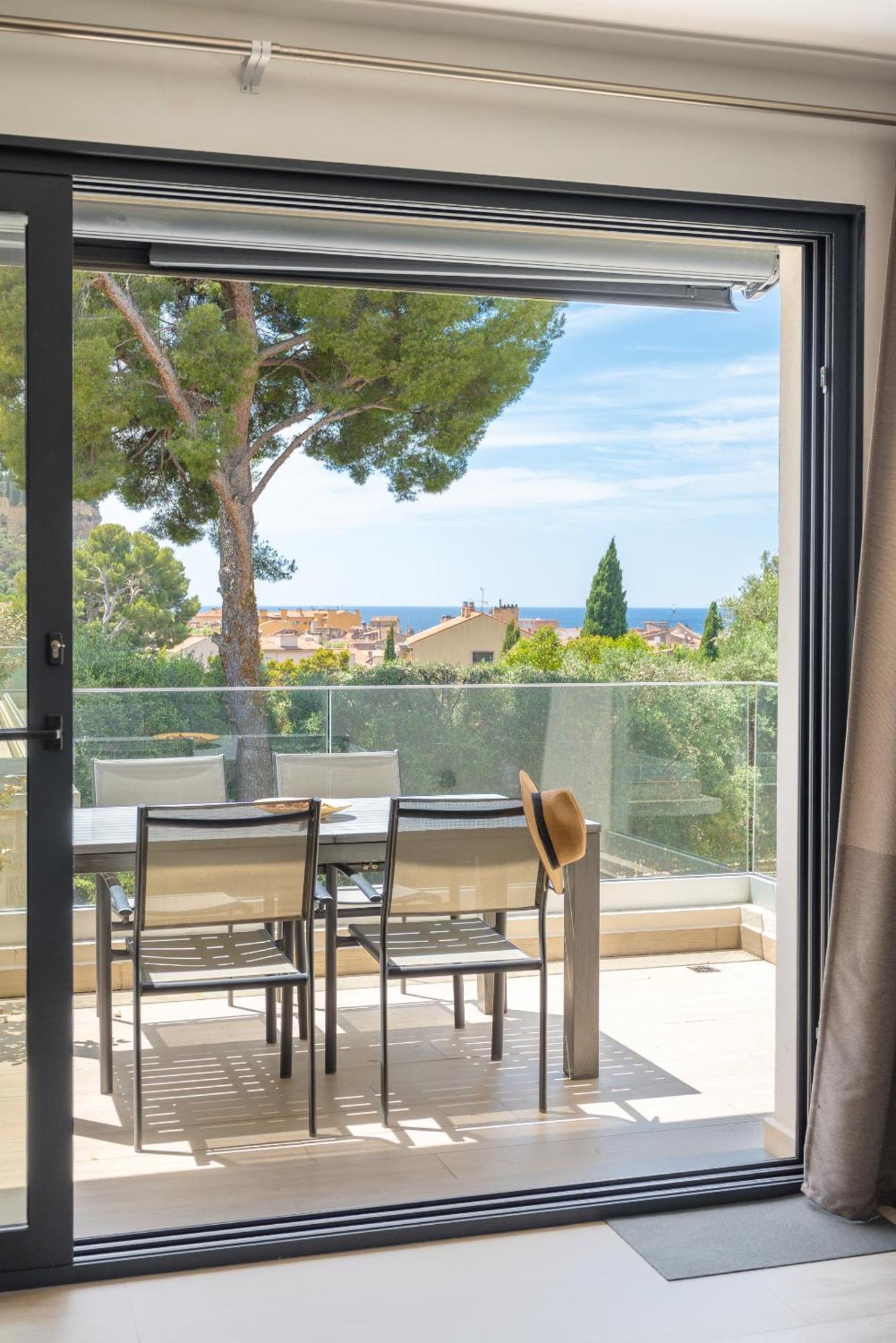 One-Bedroom Apartment Sea View