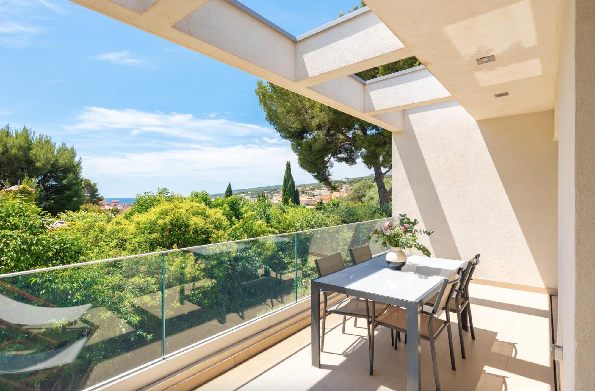 One-Bedroom Apartment Sea View