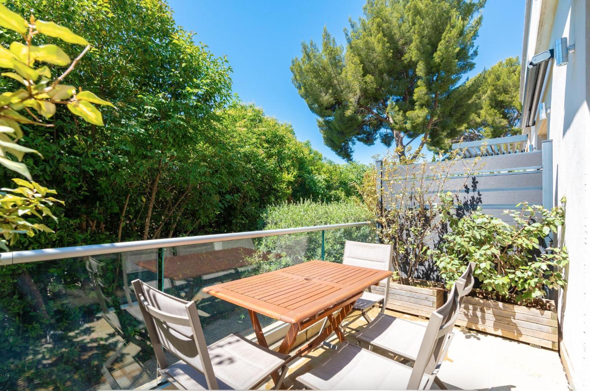 One-Bedroom Apartment Terrace