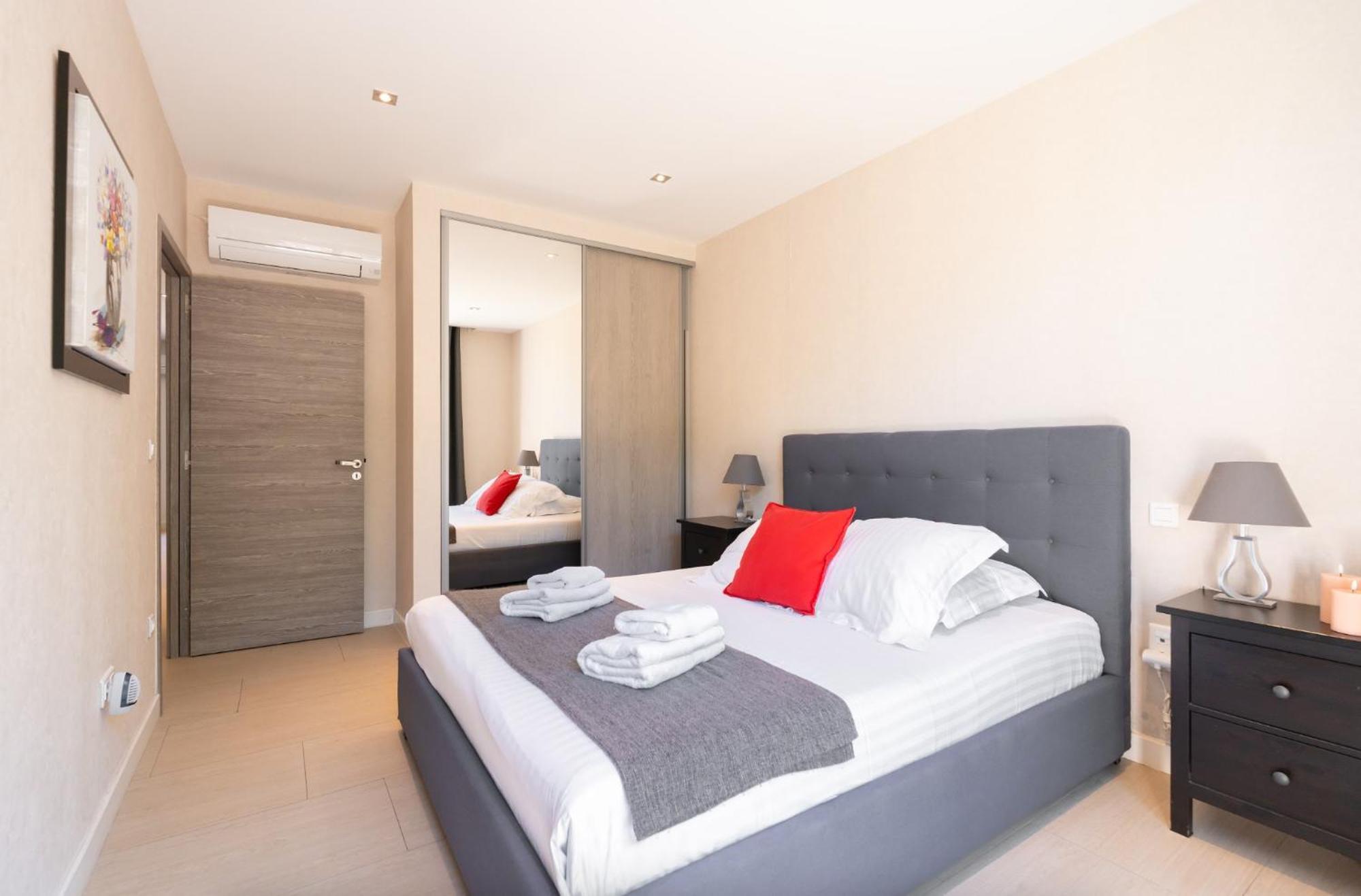 One-Bedroom Apartment Terrace