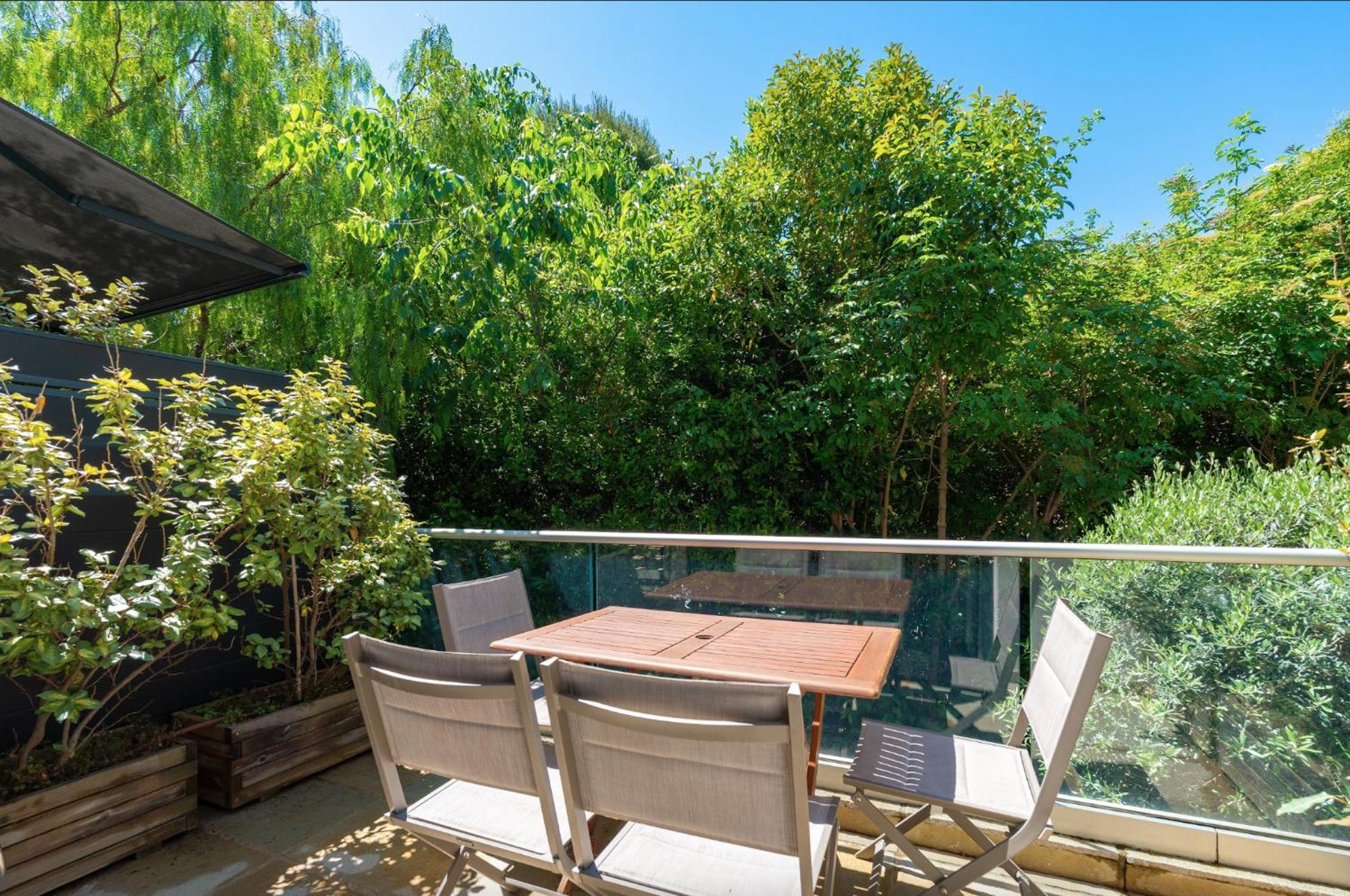 One-Bedroom Apartment Terrace