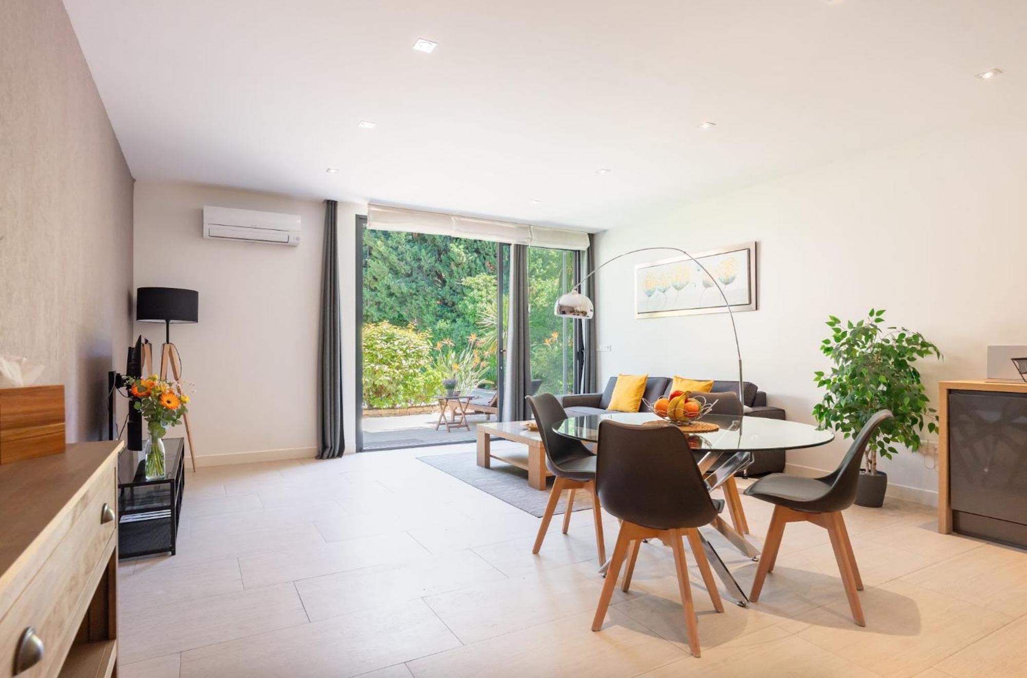 One-Bedroom Apartment Terrace
