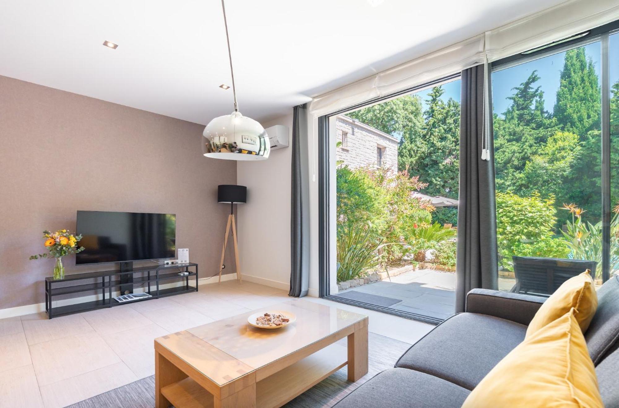One-Bedroom Apartment Terrace