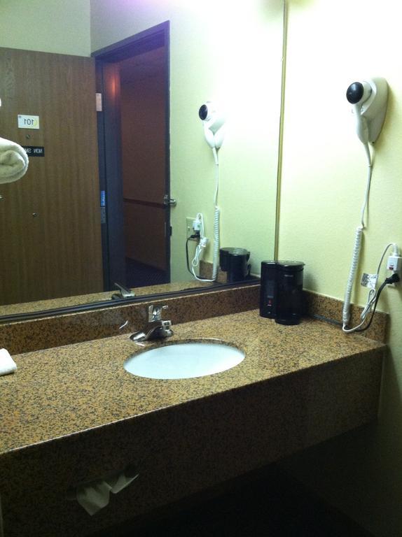 Queen Room - Non-Smoking