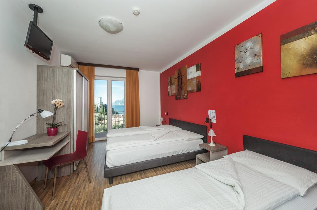 Triple Room Lake View Upper Floor