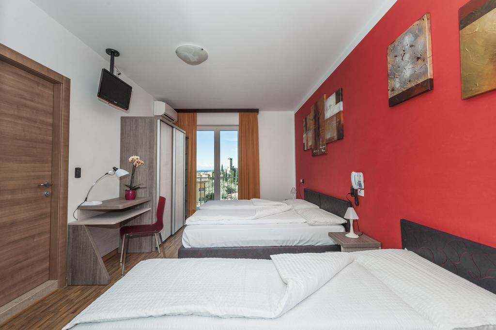 Quadruple Room Lake View Upper Floor