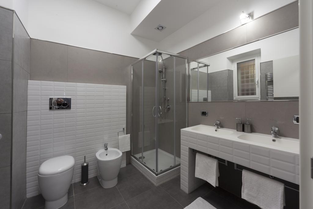 Comfort Triple Room Shower
