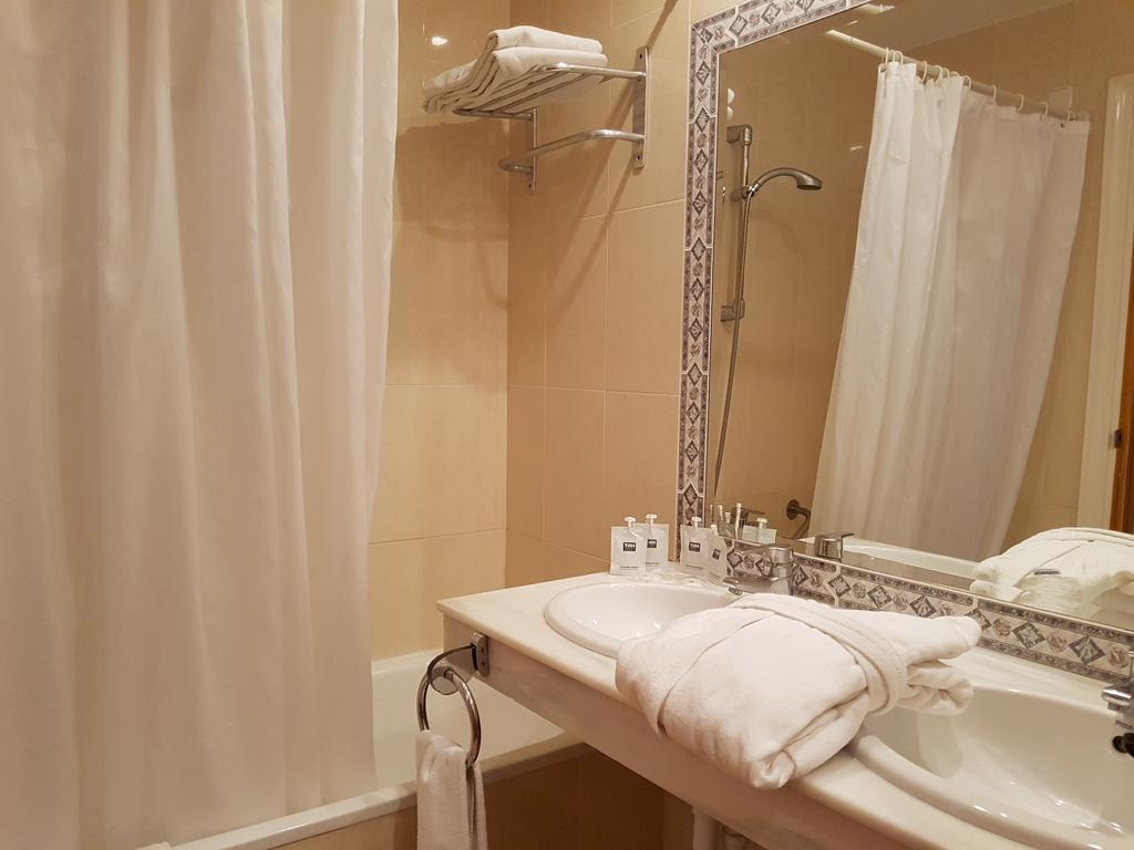 Double or Twin Room Mountain View