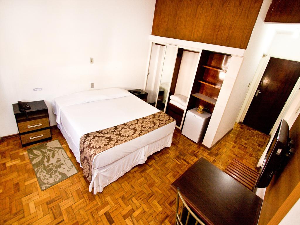 Quarto Duplo com Cama de Casal
