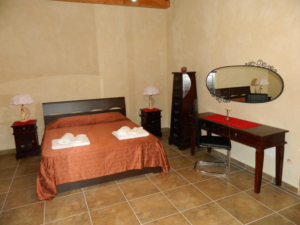 Deluxe Double Room (2 Adults + 1 Child),325332091:JPEG