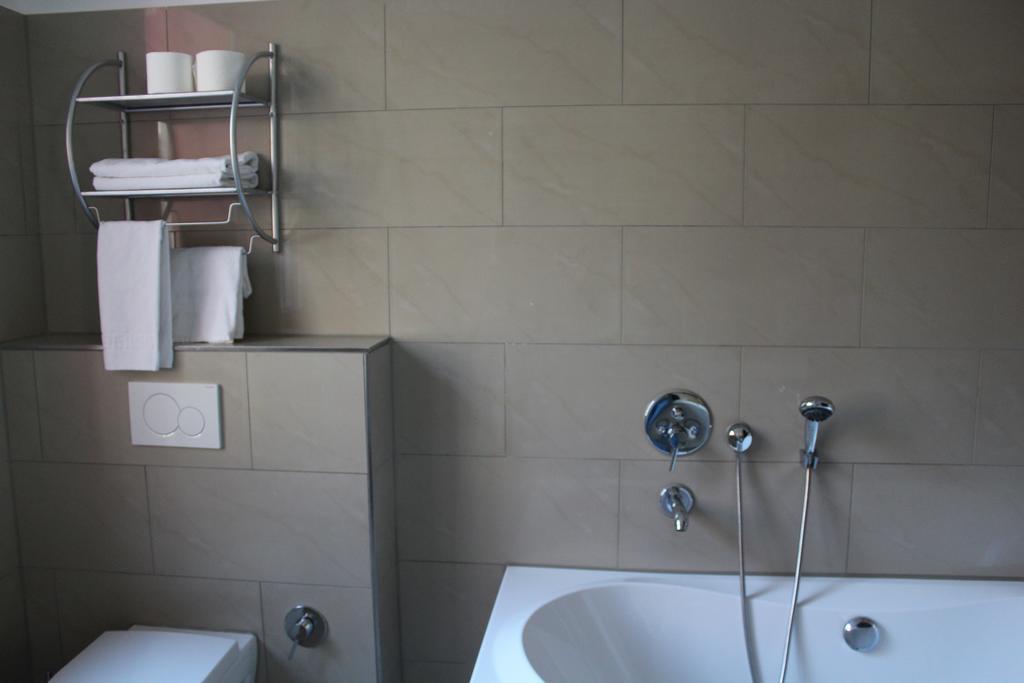 Quintuple Room