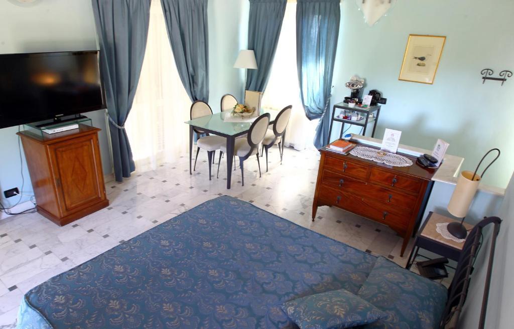 Suite,126773211:JPEG