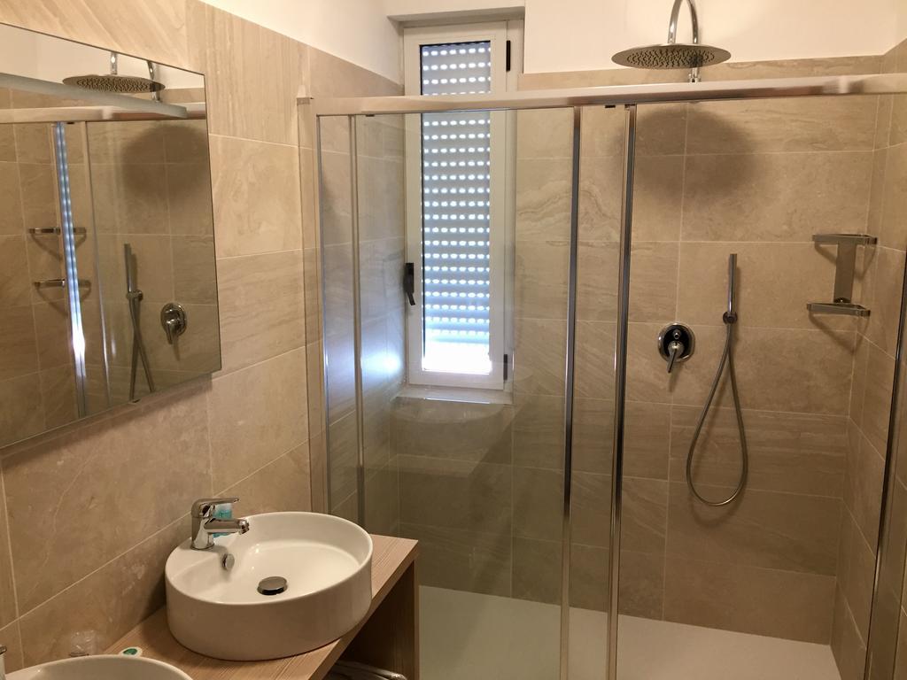 Suite with Balcony and Lake View,752390876:JPEG